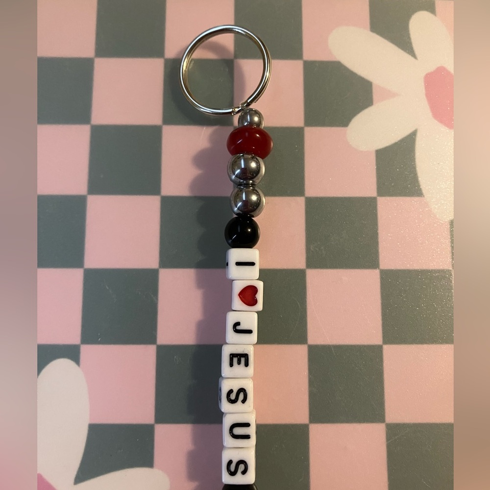 I ❤️ Jesus Keychain - Picture 4 of 5